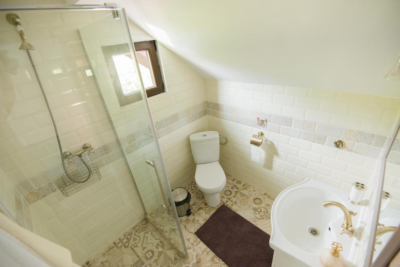 Vila Chic M Hotel Moieciu de Jos Buitenkant foto